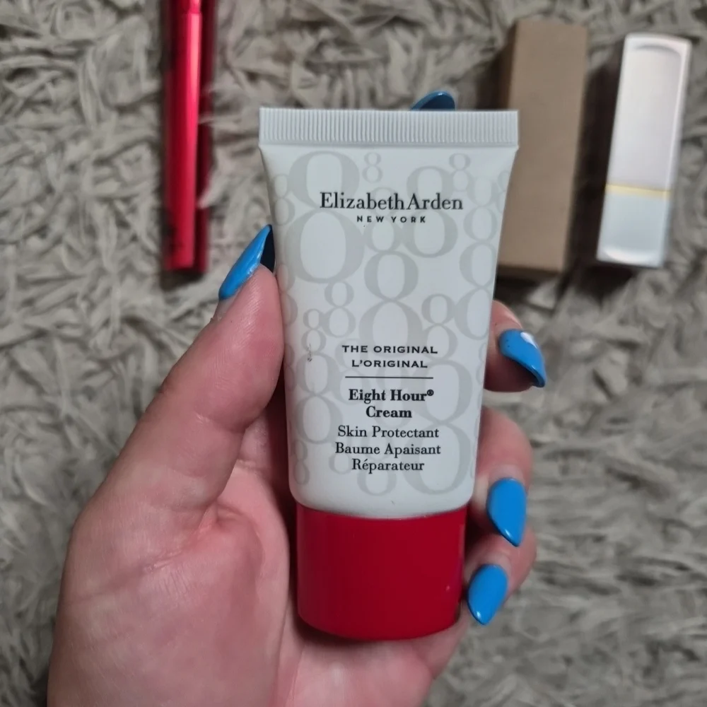 Elizabeth Arden Beauty Bundle Red Door Red Lipstick Grand Entrance Mascara Eight